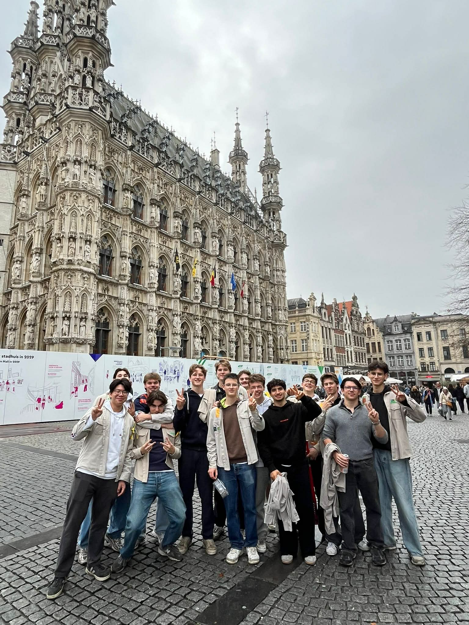 Groepsfoto van de Jins Scouts Mol Centrum